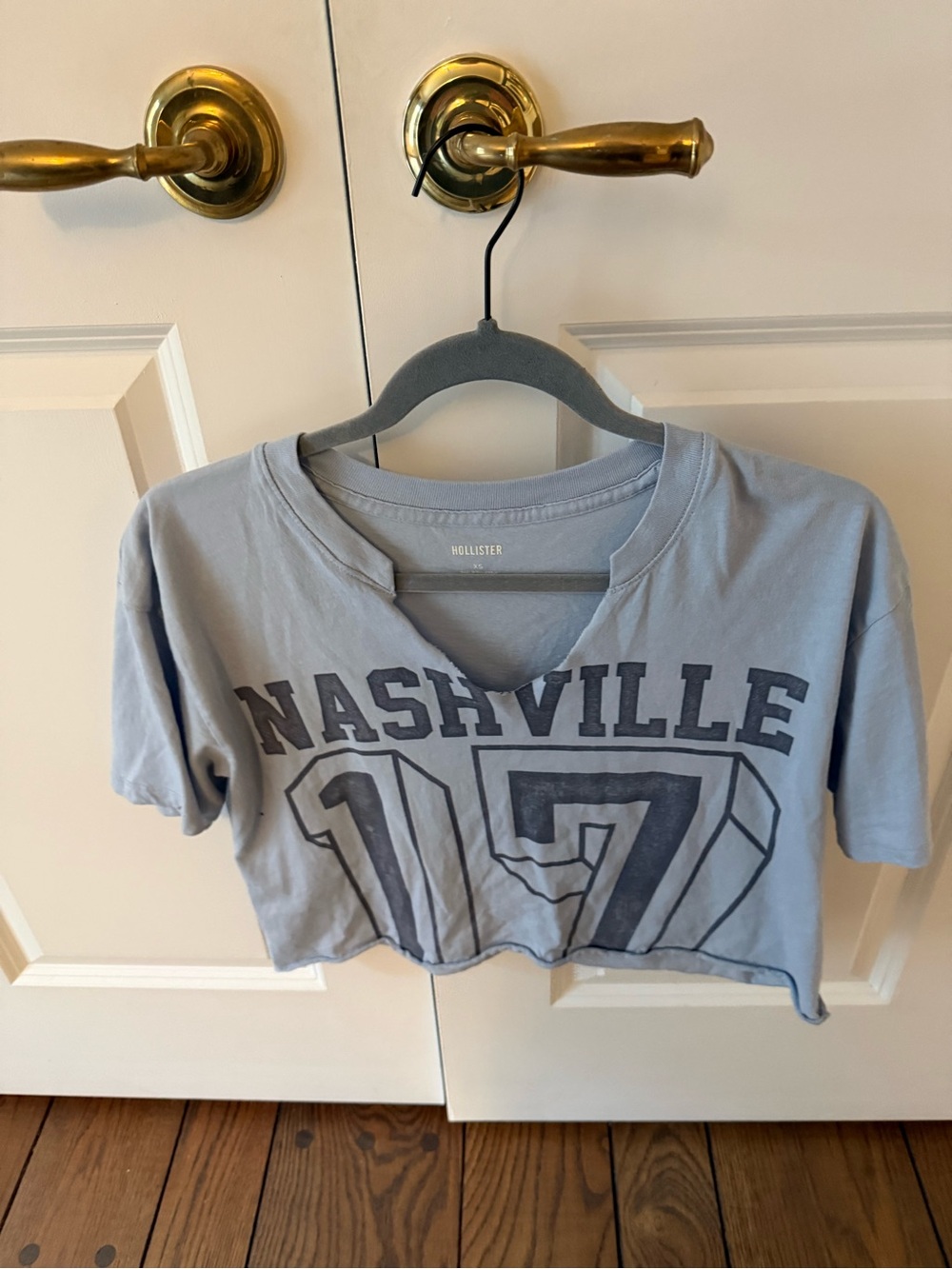 Hollister tee cropped